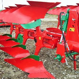 charrue réversible Unia quatre corps