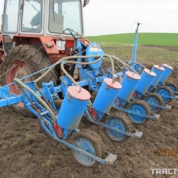 Romanian seed drill Mecanica Ceahlau