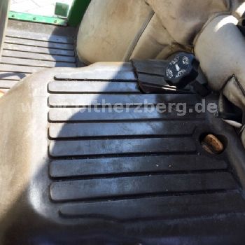 John Deere 2520 HST, mower deck + high dump, cab, MOT