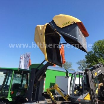 John Deere 2520 HST, mower deck + high dump, cab, MOT