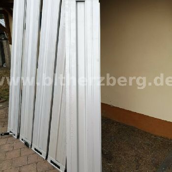 Humbaur Bordwandaufsatz complete with middle stanchions