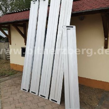 Humbaur Bordwandaufsatz complete with middle stanchions