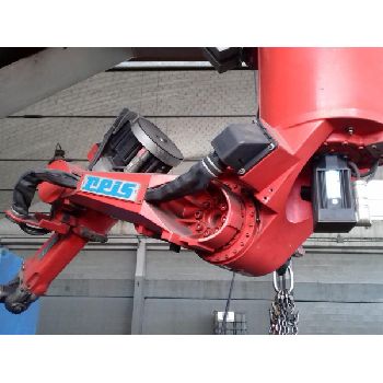 Reis welding robot working