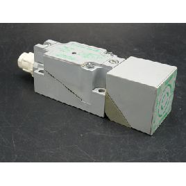 Balluff BES 517-132-P3-Z-A inductive sensor