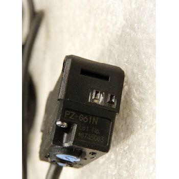 Keyence PZ-G61N Photoelectric sensor square retro reflective cable version 10 - 30 VDC