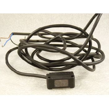 Keyence PZ-G61N Photoelectric sensor square retro reflective cable version 10 - 30 VDC