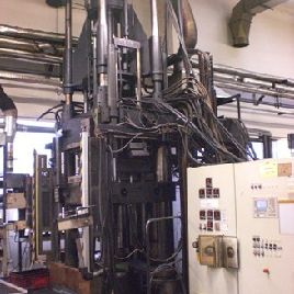 Dieffenbacher 630T Injection moulding machine