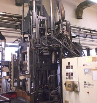 Dieffenbacher 630T Injection moulding machine