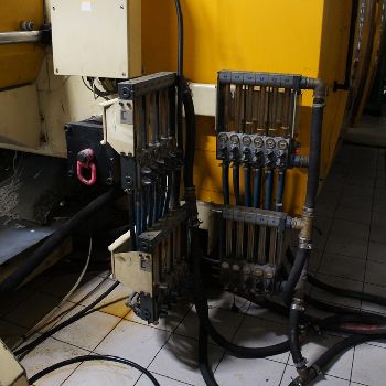 Husky Hylectric H800 Injection moulding machine