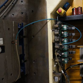 Husky Hylectric H800 Injection moulding machine