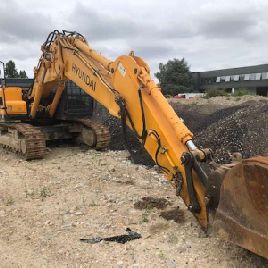 Hyundai Robex 210NLC-70 Excavator / Bulldozer / Loaders