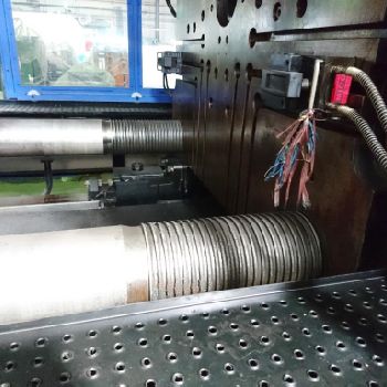 LS LGH1800S Injection moulding machine