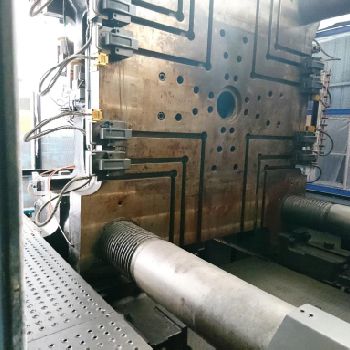 LS LGH1800S Injection moulding machine