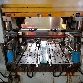 Dieffenbacher PO 200 A/S Plastic machine