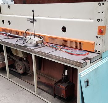 Strojáreň Piesok NTE 2500/4 B hydraulic shear