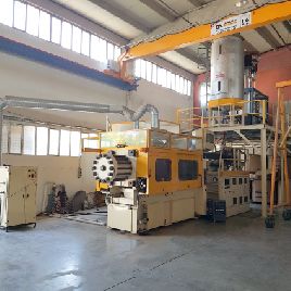 Husky XL300 PET Injection moulding machine