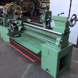 Pinacho L-1/225 lathe