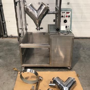 Erweka AR400 lab blender - rotary powder blender