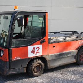 Linde P-250 tractors