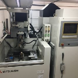 Mitsubishi Modèle FX-10 Machine d'électro-érosion à fil CNC 4 axes 220V 2Ph Nouvelle 1997 Rénovée 10/2016 (N ° 16404); Mitsubishi Modèle FX-10 220V 2Ph Edm Machine Neuf 1997 Rénové 10/2016
