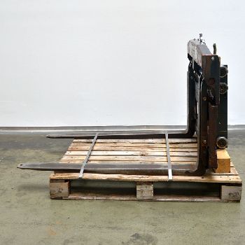 Attachment Auramo - integrated fork positioner incl. Side thrust