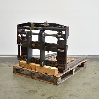 Attachment Auramo - integrated fork positioner incl. Side thrust