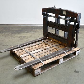 Attachment Auramo - integrated fork positioner incl. Side thrust