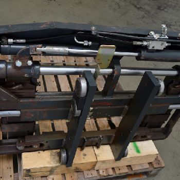 Attachment Auramo - integrated fork positioner incl. Side thrust