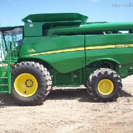 2013 John Deere S670