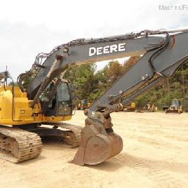 2015 John Deere 245G LC