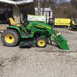 John Deere 3320