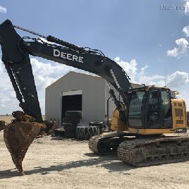 2016 John Deere 245G LC