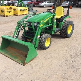 2005 John Deere 2320