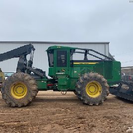 2015 John Deere 748L