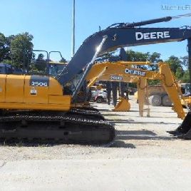 2015 John Deere 250G LC