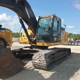 2017 John Deere 250GLC