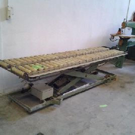 TABLE DE LEVAGE AVEC ROULEAUX