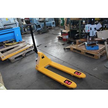 CODE 1099 NEW MANUAL PALLET TRUCK WITH POLYURETHANE TREAD 2500 Kg MOD 0028