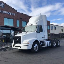 2013 VOLVO VNM64T-200
