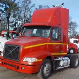 2004 VOLVO VNM64T-200