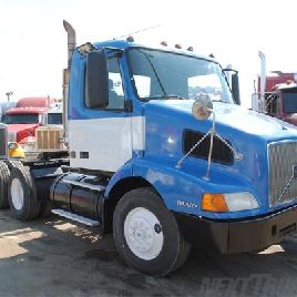 1999 VOLVO VNM64T-200
