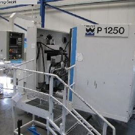 Gear hobbing machine - vertical