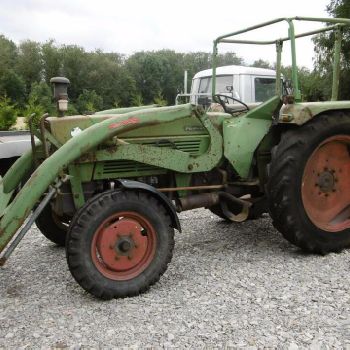 Are you looking for a vintage tugboat? Fendt Deutz IHC MF et al.