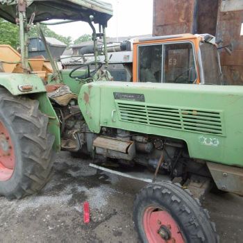 Are you looking for a vintage tugboat? Fendt Deutz IHC MF et al.