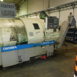 Okuma # CROWN-L1060, tour CNC, balançoire 21.62 ", 2 bar, commande numérique par ordinateur OSP 7000, tourelle 12 positions, convoyeur de copeaux Henning, 2000