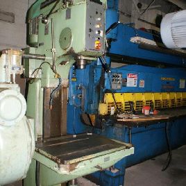 Alzmetall # AB50HST, 31-1 / 2 ", 2 bouchons, # 5MT, colonne de boîte, table 26 x 33, 40-800 tr / min, alimentation