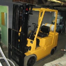 5000 lb.Caterpillar / Mitsubishi # FGC25, carretilla elevadora de propano, altura máxima de 130 "