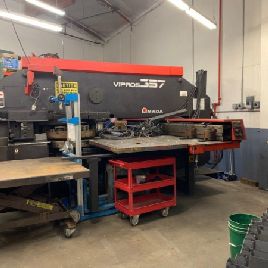 33 tonnes, Amada # VIPROS-357, 44 stations, 2 A / I, 50 "x 144 feuilles, perforatrice de tourelle CNC, Amadan 04PC, 1992