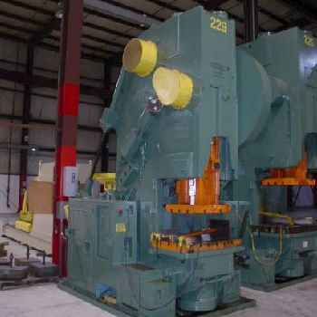 110 Ton,USI Clearing, 8" str,20.5 SH,5 adj., 42 x 27 bed, A/C & brake, T-slotted,1970