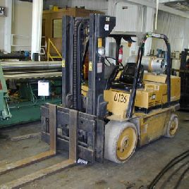 10500 lb.Caterpillar # T100D, carretilla elevadora, gas LP, 1994, (2) disponible, # 77516